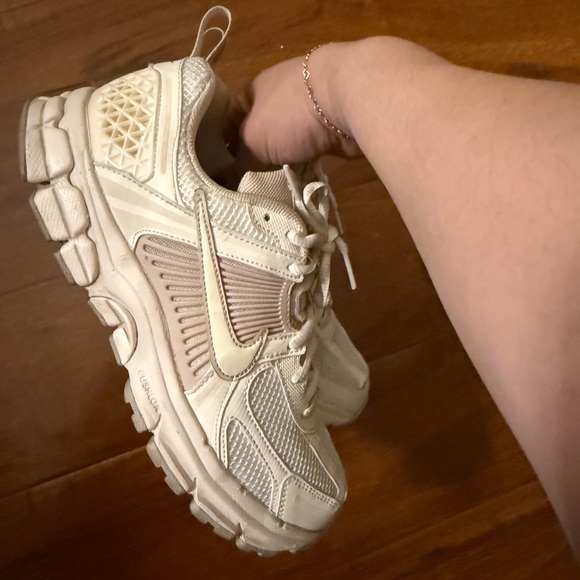 Nike Vomero - Picture 1 of 5